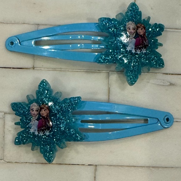 Frozen Elsa Snowflake Necklace, Earrings, Hair barrettes & Notepad w/pen - Picture 12 of 13